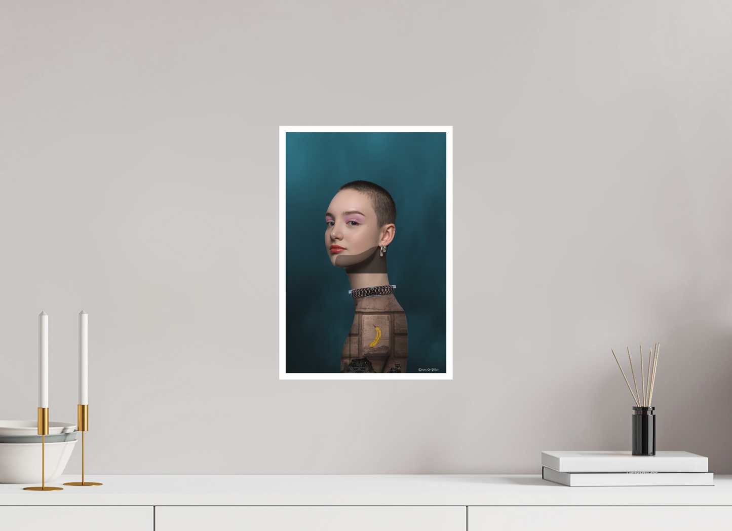 25 x 37,5 cm, Fine Art Print - Hahnemühle Photo Rag - 1 cm Border Miss Brutalist Berlin – Fine Art Print (City Girls Series)